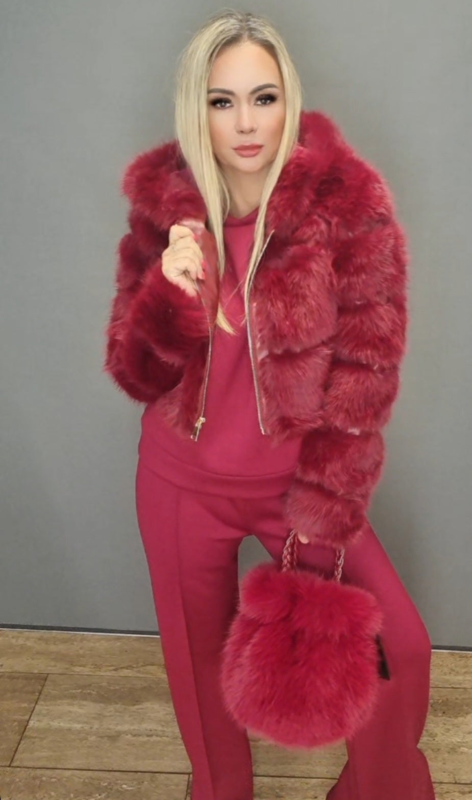 Kurzes Fell in Bordo