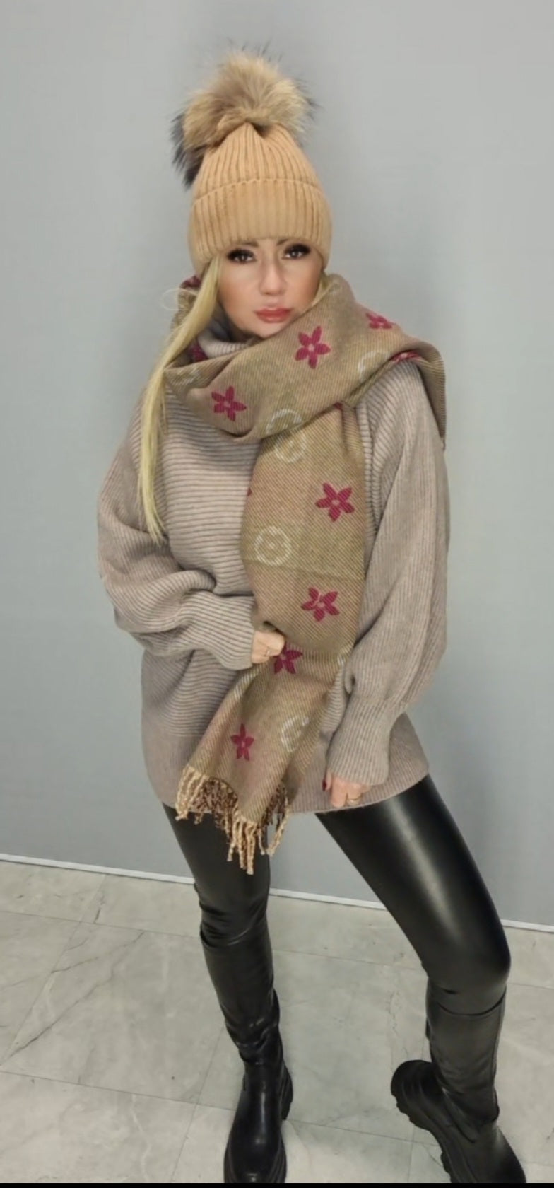 Moderne Set Pullover Schal Mütze für jeden Tag