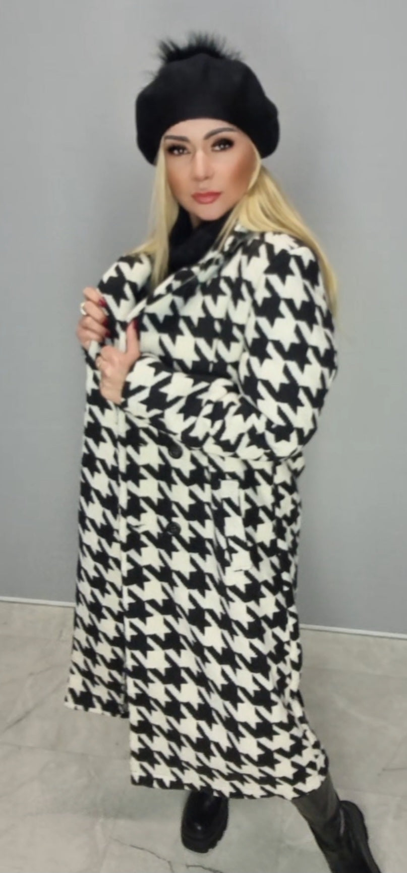 Wünderschöner Mantel in Weiß und Schwarz