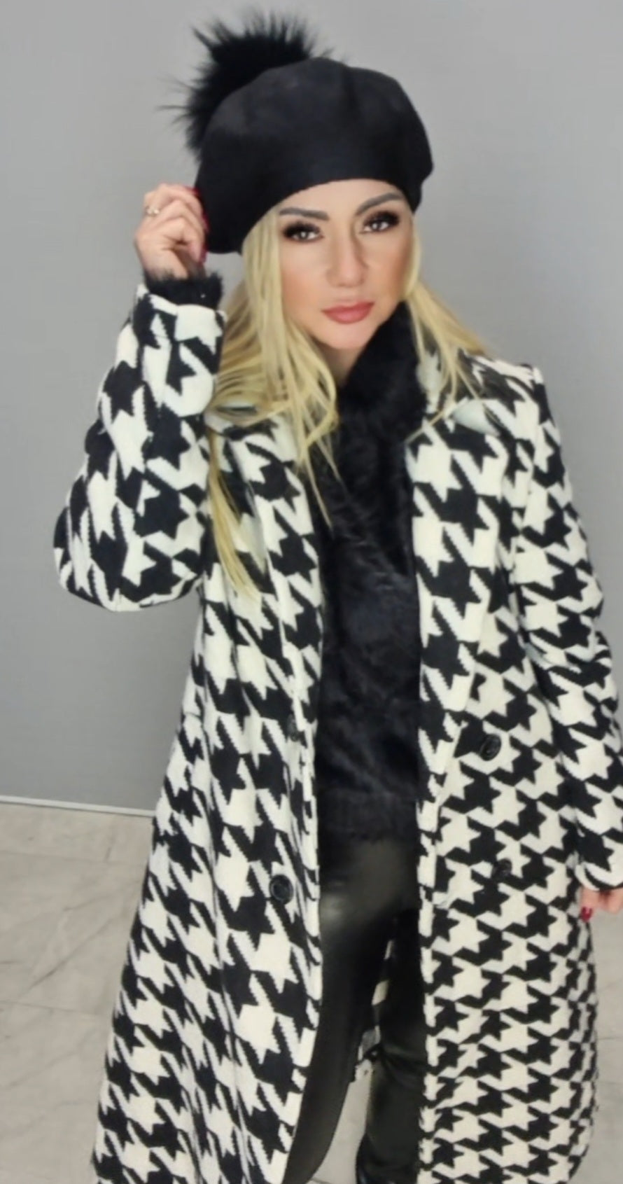 Wünderschöner Mantel in Weiß und Schwarz