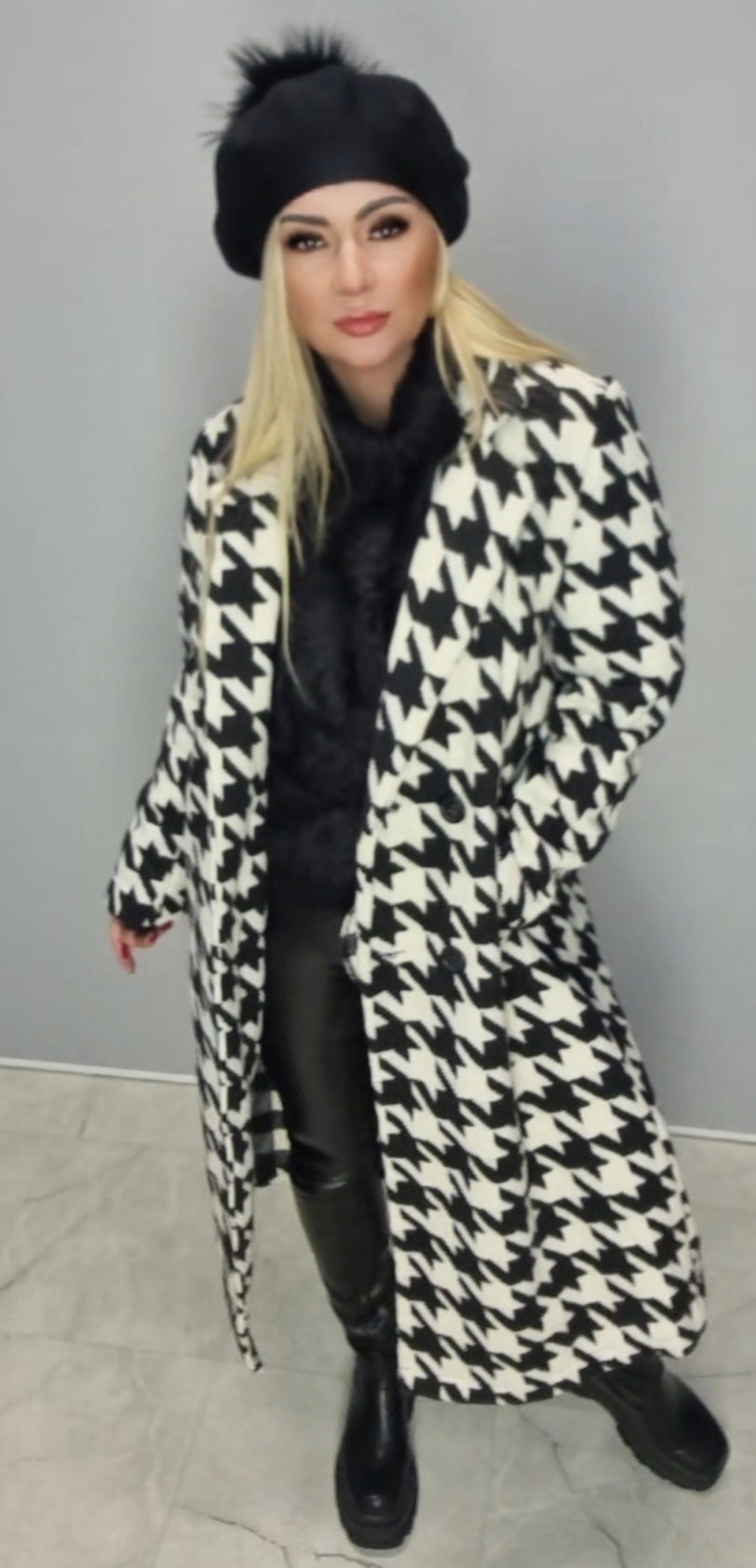 Wünderschöner Mantel in Weiß und Schwarz